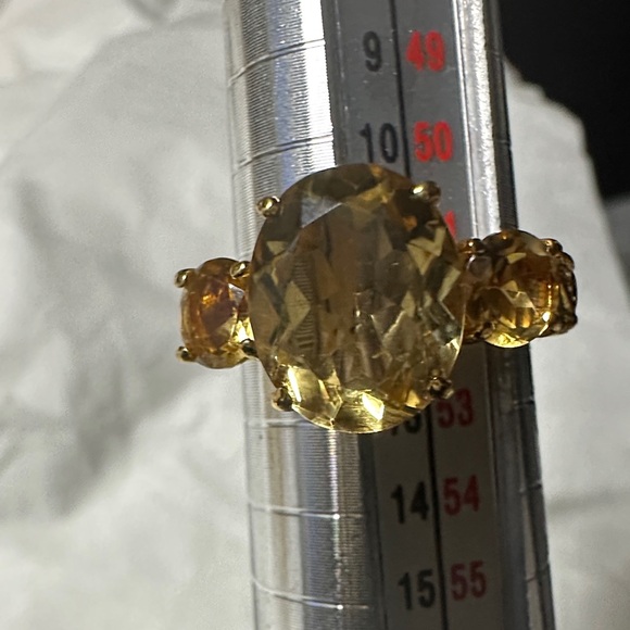 Elegant Gold Ring with Yellow Gemstones - Picture 11 of 12